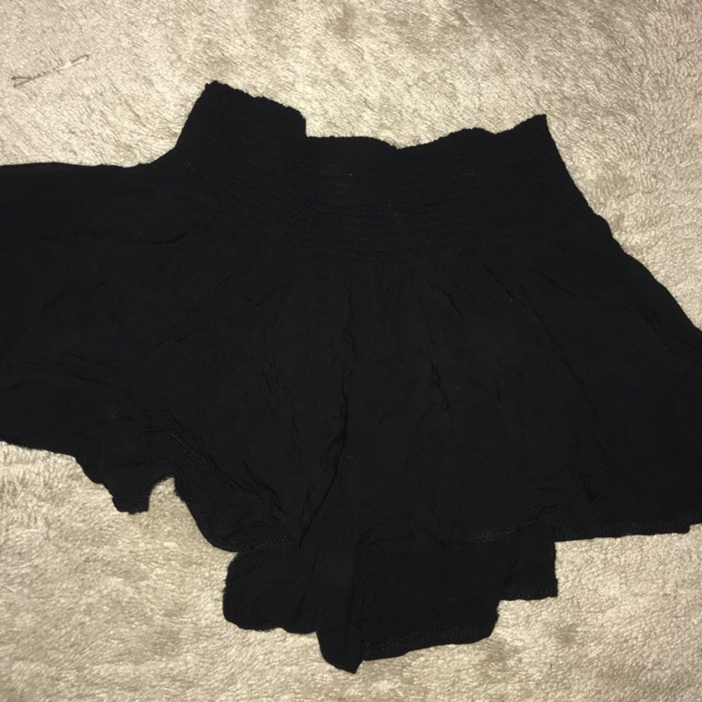 Brandy Melville Black flowy shorts